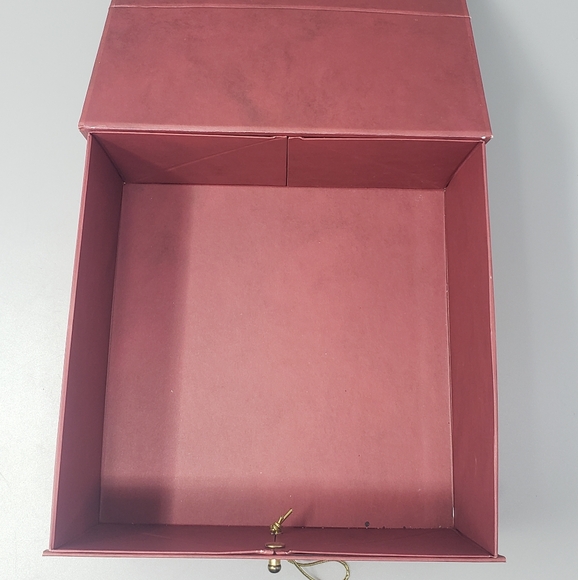 Empty Christmas Gift Box - Picture 5 of 9